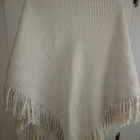 NWT Eddie Bauer Knit Fringed Shawl O/S Natural Soft! - Picture 2 of 16